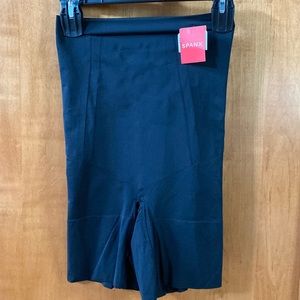 Spanx OnCore High Waisted Mid Thigh Short Large